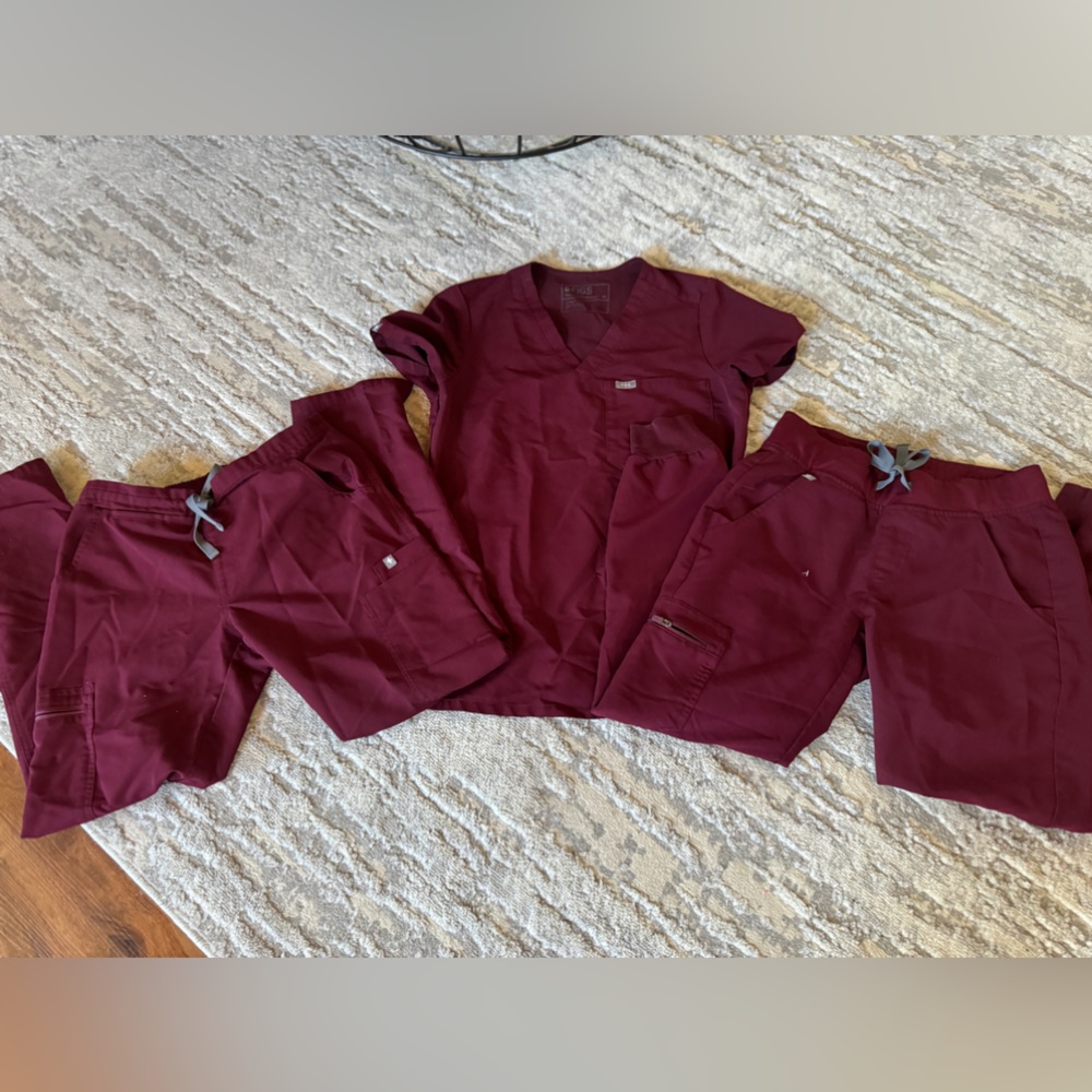 Figs Burgundy Scrub Set